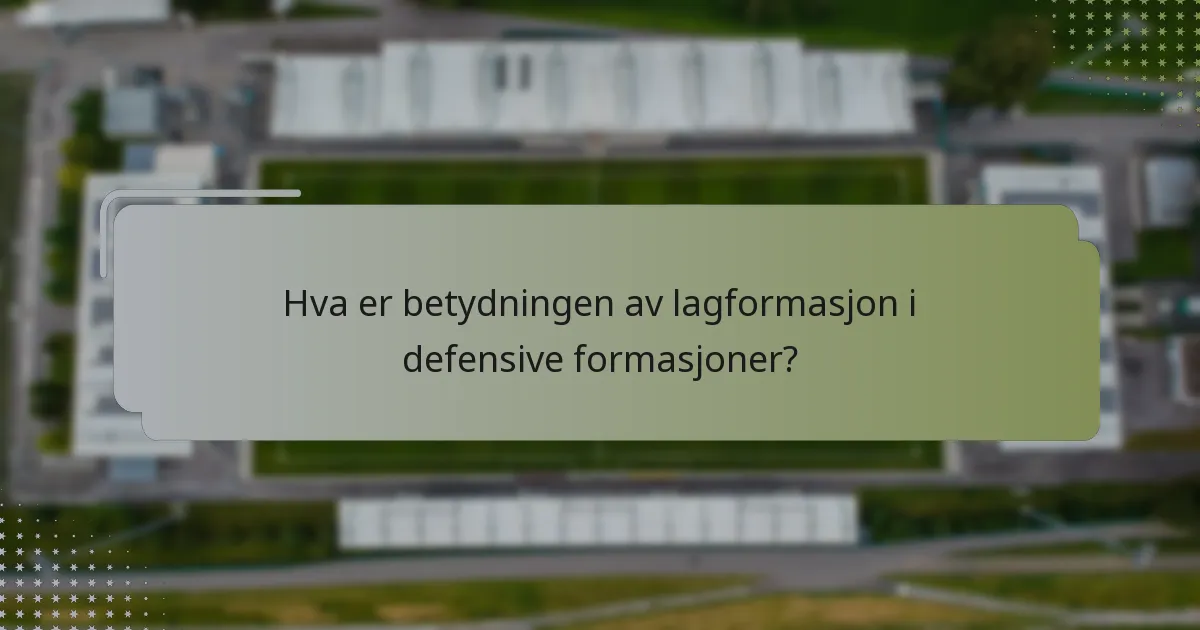 Hva er betydningen av lagformasjon i defensive formasjoner?